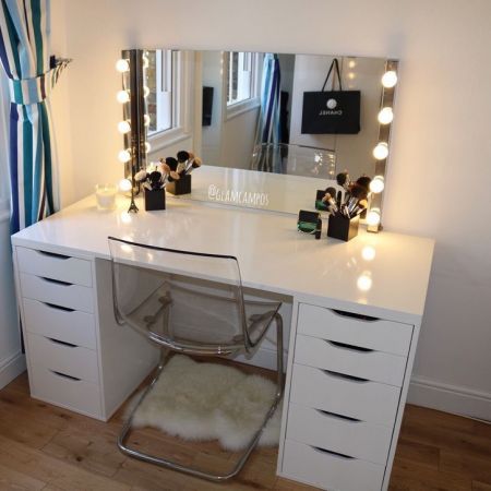 Bàn Trang Điểm 010